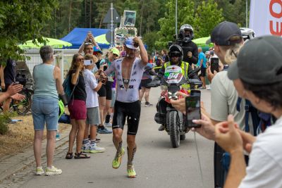 Athletes on the running course at the 2026 DATEV Challenge Roth