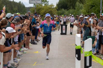 Athletes on the running course at the 2026 DATEV Challenge Roth