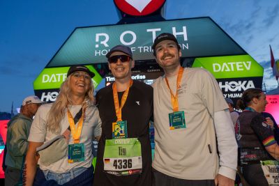 Athletes celebrate the 2026 DATEV Challenge Roth at the stadium