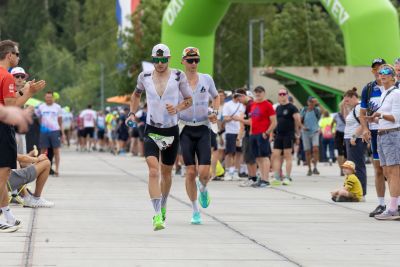 Athletes on the running course at the 2026 DATEV Challenge Roth