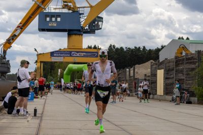 Athletes on the running course at the 2026 DATEV Challenge Roth