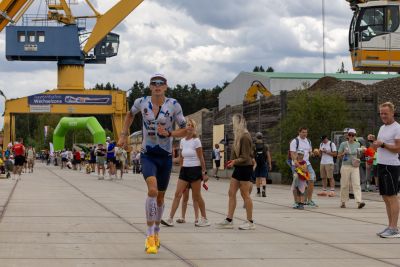 Athletes on the running course at the 2026 DATEV Challenge Roth