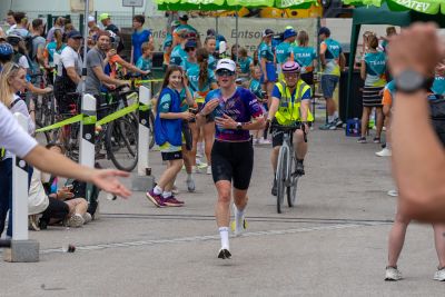 Athletes on the running course at the 2026 DATEV Challenge Roth