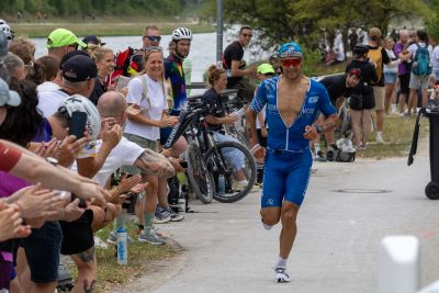 Athletes on the running course at the 2026 DATEV Challenge Roth