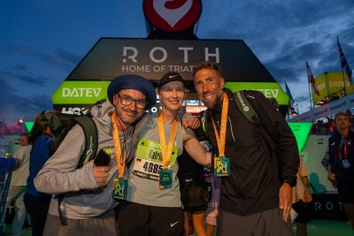 Athletes celebrate the 2026 DATEV Challenge Roth at the stadium