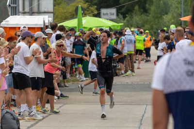 Athletes on the running course at the 2026 DATEV Challenge Roth