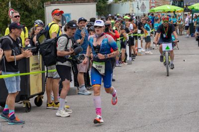 Athletes on the running course at the 2026 DATEV Challenge Roth