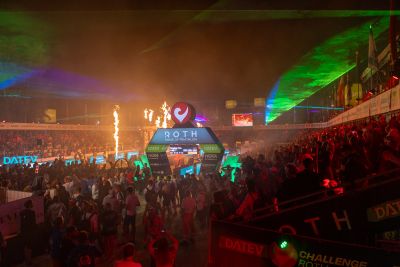 Athletes celebrate the 2026 DATEV Challenge Roth at the stadium