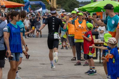 Athletes on the running course at the 2026 DATEV Challenge Roth