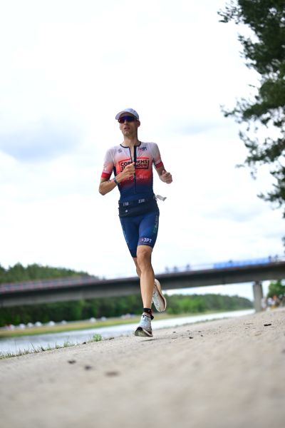 Athletes on the running course at the 2026 DATEV Challenge Roth