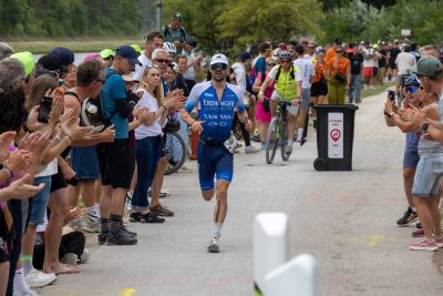 Athletes on the running course at the 2026 DATEV Challenge Roth