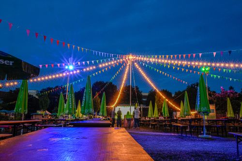 Der Festival Market beim DATEV Challenge Roth bei Nacht