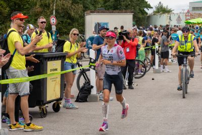 Athletes on the running course at the 2026 DATEV Challenge Roth