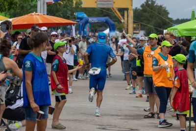 Athletes on the running course at the 2026 DATEV Challenge Roth