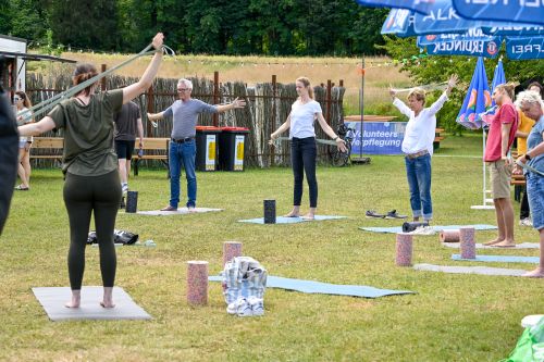 Yoga auf dem Festival Market beim DATEV Challenge Roth