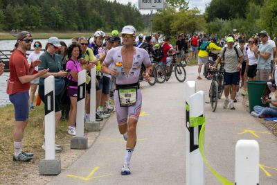 Athletes on the running course at the 2026 DATEV Challenge Roth