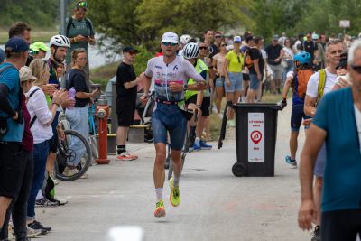 Athletes on the running course at the 2026 DATEV Challenge Roth