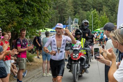 Athletes on the running course at the 2026 DATEV Challenge Roth
